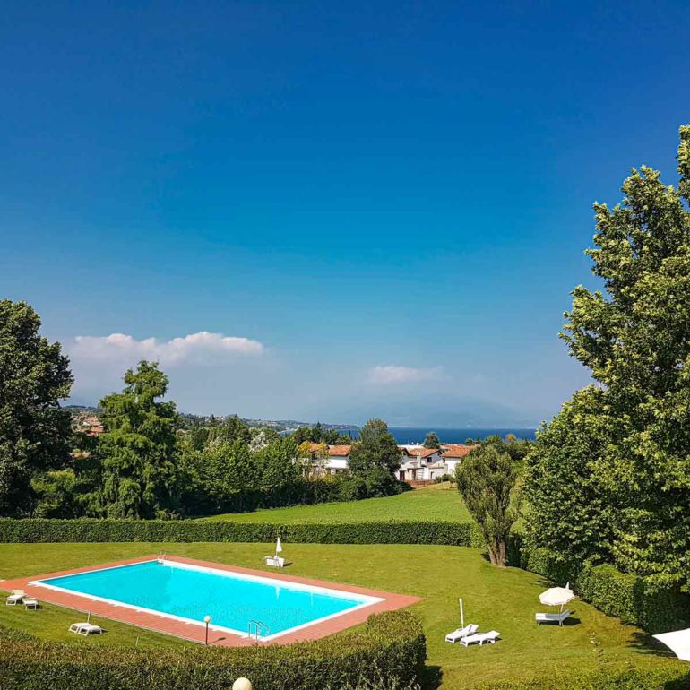 Italia Living Villa Garda swimming pool